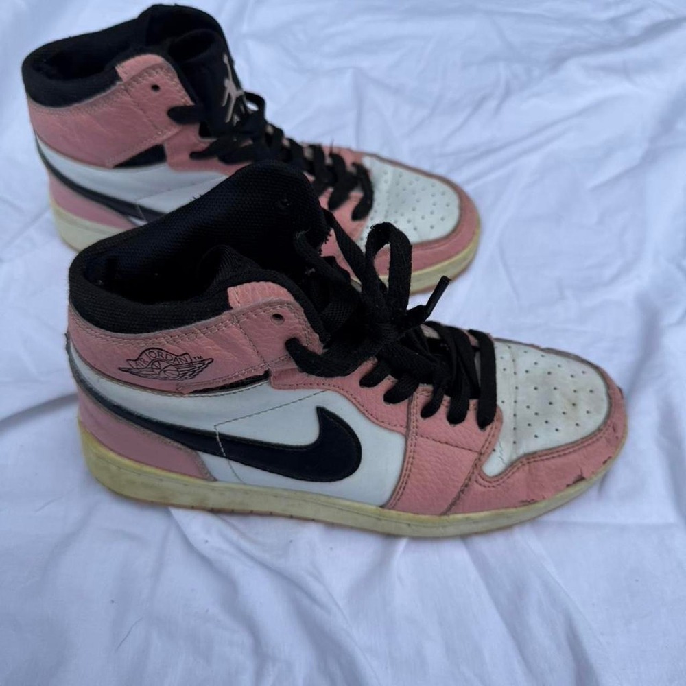 Nike Air Jordan 1 Mid – Pink / White / Black – Youth US 5.5